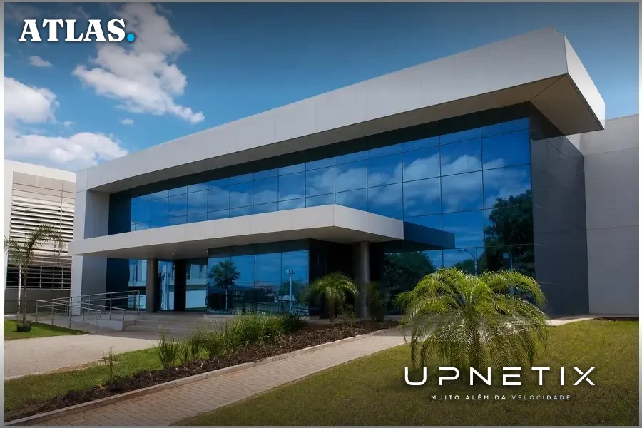 Fachada moderna e corporativa da sede da Etice no Ceará, com arquitetura contemporânea.