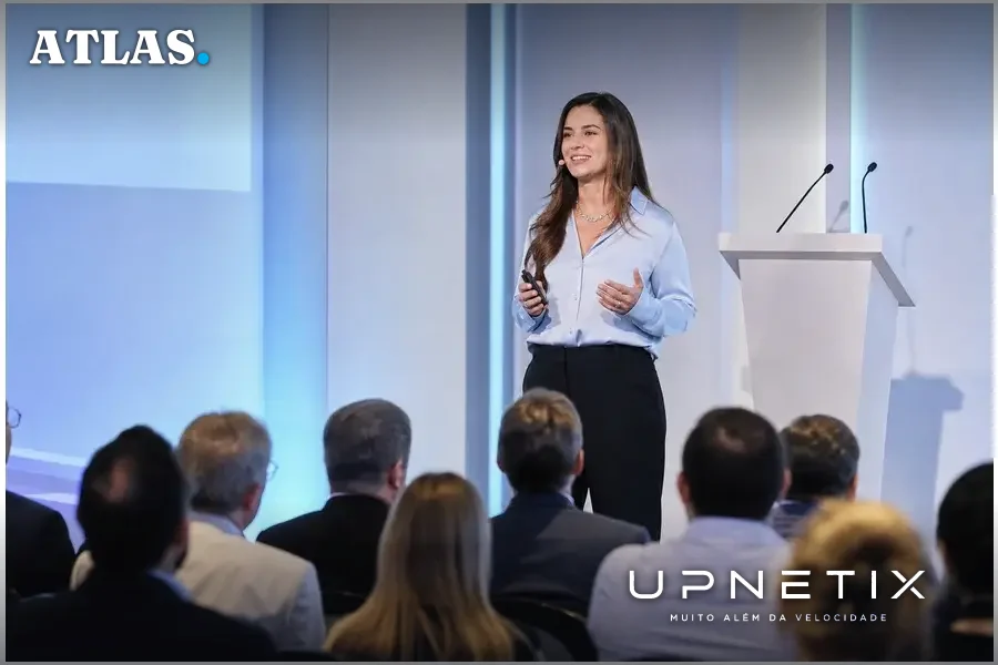 Priscila Cruzatti apresentando no Fórum Saúde Digital 2026 na AACD.