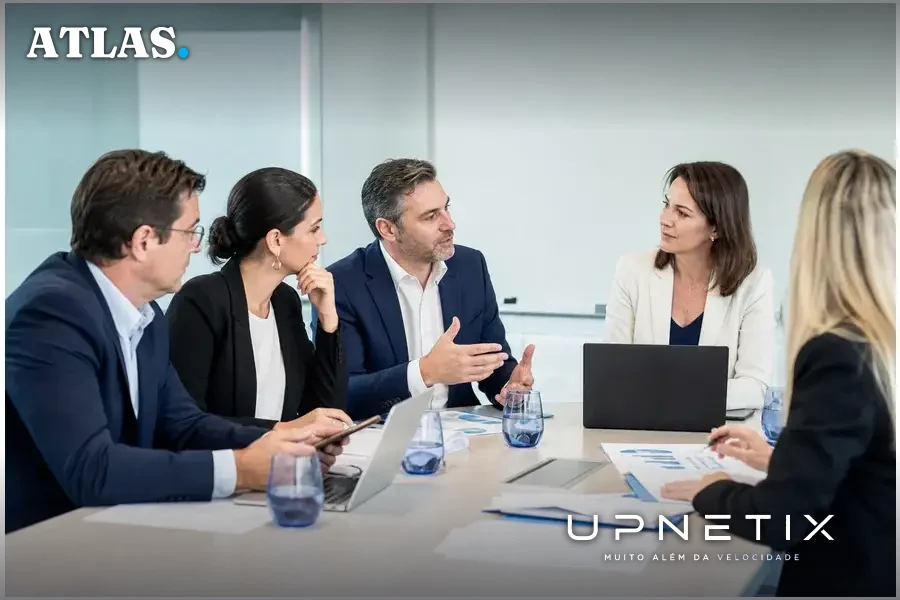 Executivos em reunião discutindo políticas públicas e estratégias para o setor de data centers.