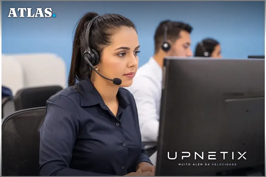 Profissional de telemarketing em call center no Brasil, representando o impacto da nova MP nas operações de chamadas.