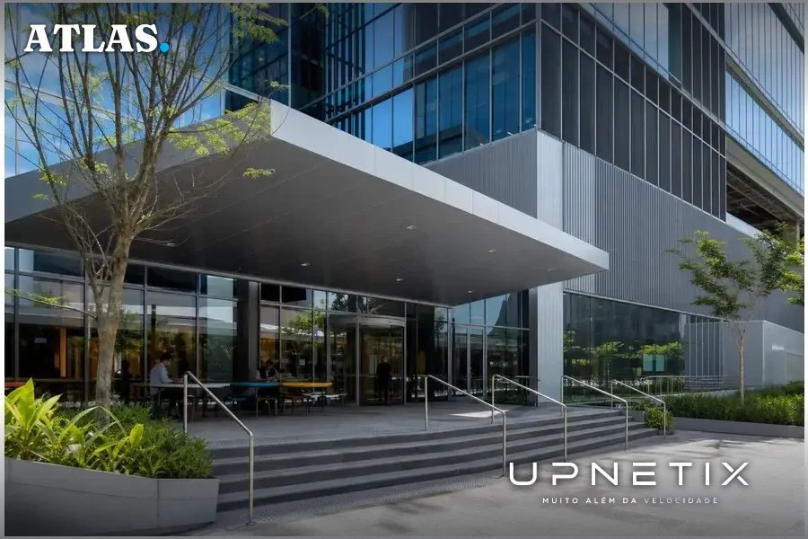 Fachada moderna do Innovation Hub da Microsoft em São Paulo, ambiente corporativo realista.