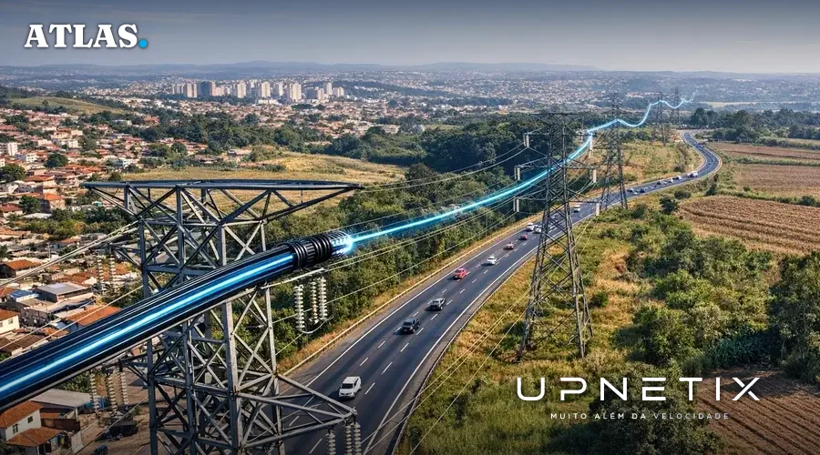 Cabos de fibra óptica instalados ao longo de rodovias e linhas de transmissão de energia levando internet até a cidade.