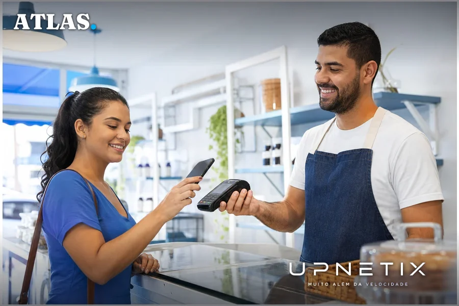 Pequenos empresários e consumidores na América Latina realizando pagamentos digitais via smartphone