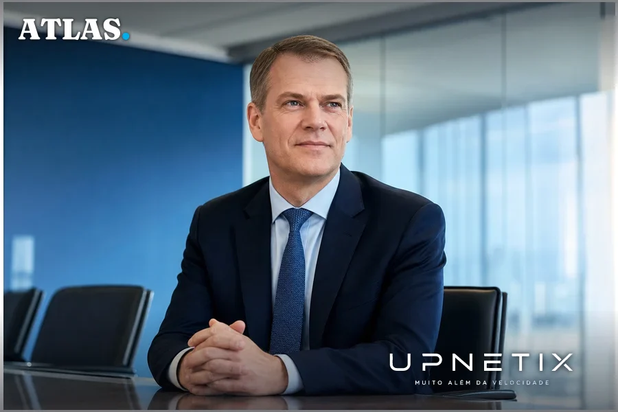 Retrato realista de executivo masculino em ambiente corporativo claro, vestindo terno escuro, expressão confiante.