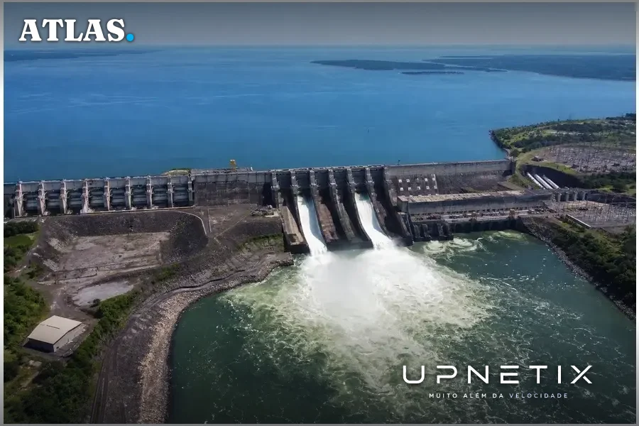 Vista aérea da Usina Hidrelétrica de Tucuruí com seu grande reservatório e barragem