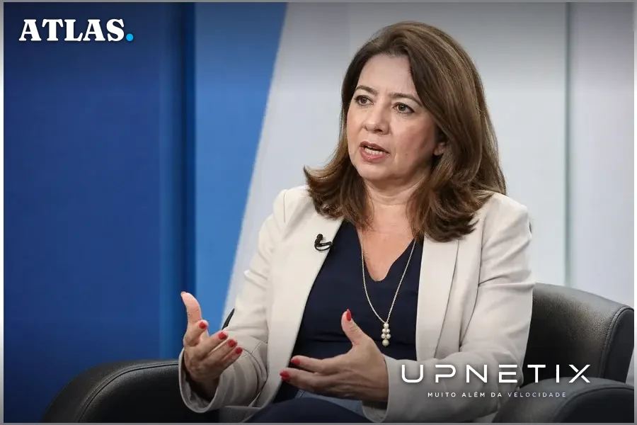 Retrato realista de Gesiléa Fonseca Teles, superintendente de Fiscalização da Anatel, durante entrevista.