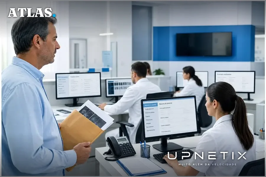 Paciente com exames em papel e médicos usando sistemas distintos em hospital.