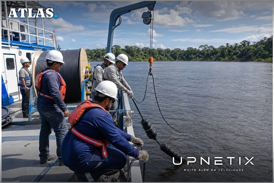 Lançamento de cabos ópticos subfluviais no rio amazônico pelo projeto Norte Conectado com participação da Click IP