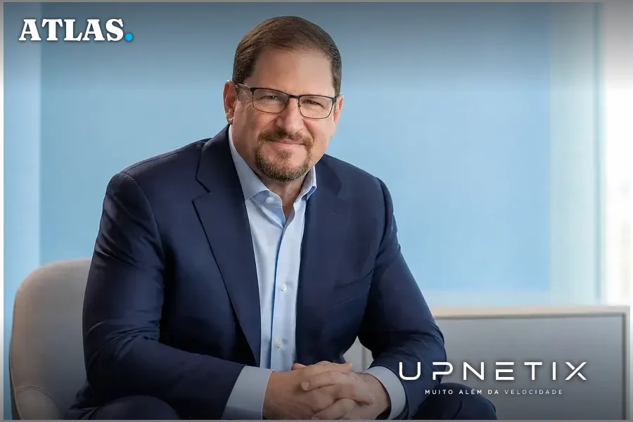 Retrato realista de Cristiano Amon, CEO da Qualcomm, em escritório moderno.