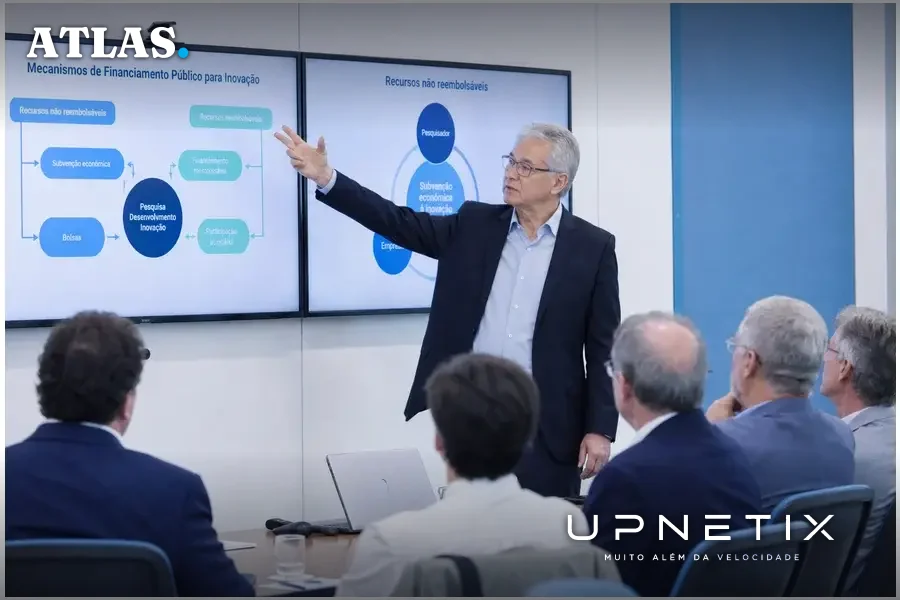 Luiz Sergio Utino apresentando mecanismos de financiamento para empresas brasileiras em reunião.