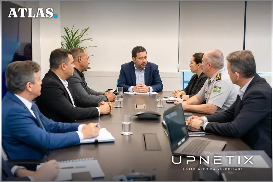 Reunião entre CEO da Pax e representantes da Secretaria de Segurança Pública discutindo resultados da IA na segurança pública