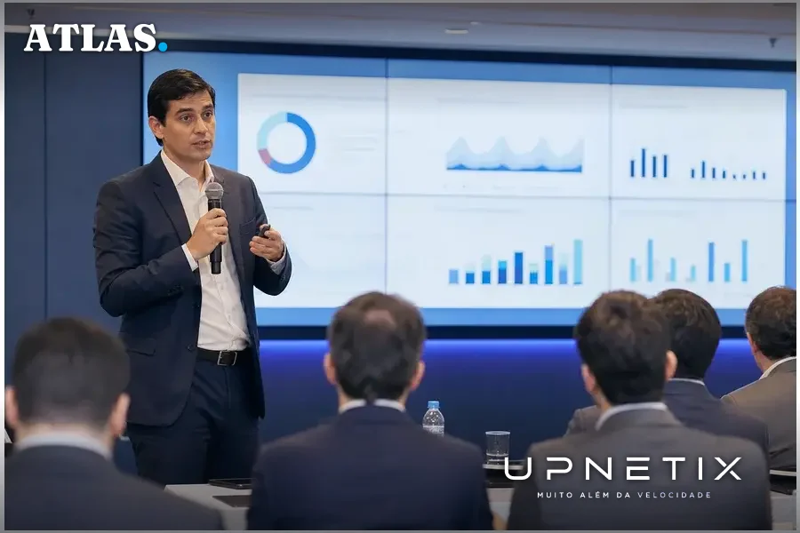 Raphael Gomes falando em evento corporativo Lefosse Energy Day 2026 com público e slides técnicos