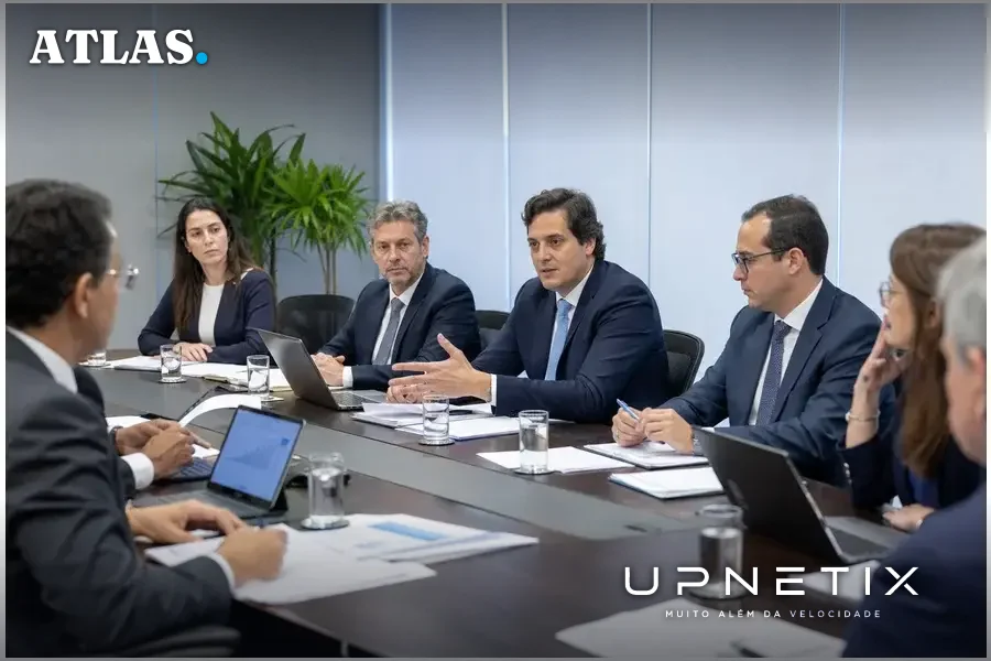 Reunião do Comitê de Estabilidade Financeira do Banco Central do Brasil com participantes discutindo em ambiente corporativo moderno.