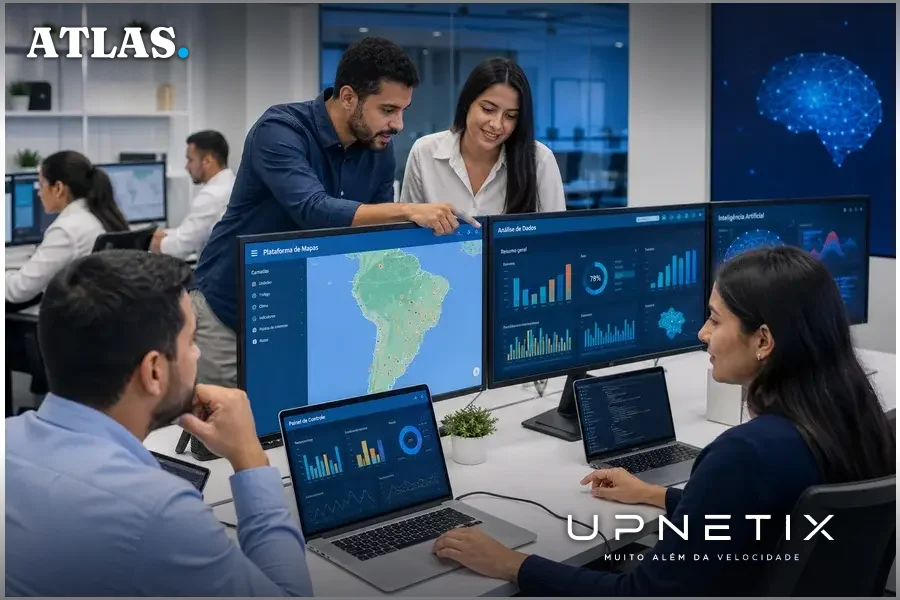 Equipe diverse de profissionais latino-americanos colaborando em projetos de IA e nuvem com mapas e dashboards digitais.