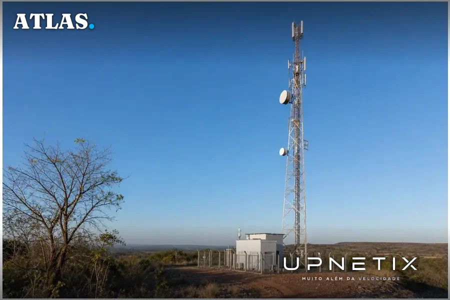 Torre de telecomunicações em região rural remota do Brasil